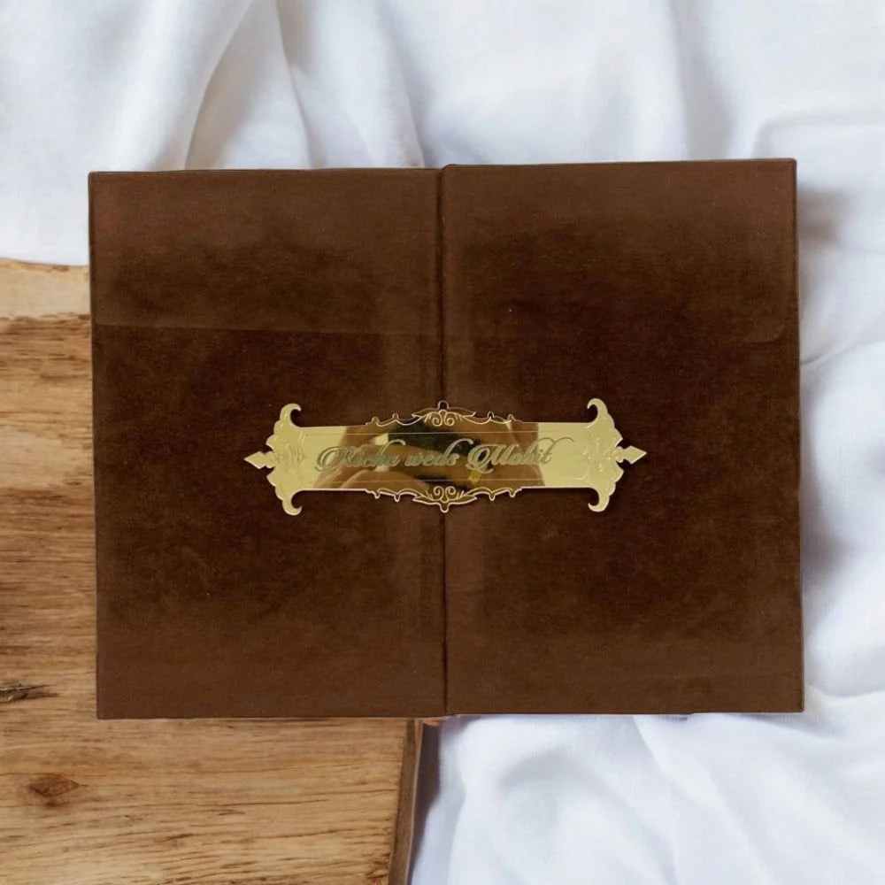 KL9011 Door Style Velvet Fabric Hardboard Padding Thick Luxury Wedding Card with 2 Card Inserts, 1 Envelope and Acrylic Mirror with Couple Names - Image 3